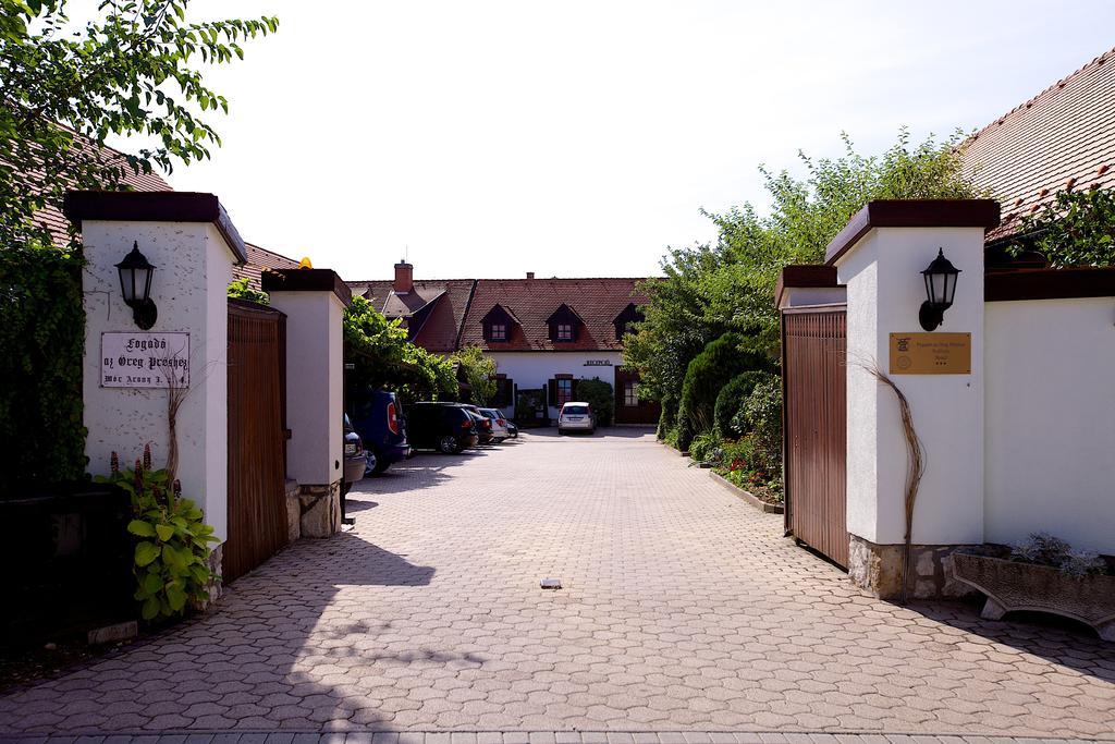 Fogado Az Oreg Preshez Hotel Mór Exterior foto