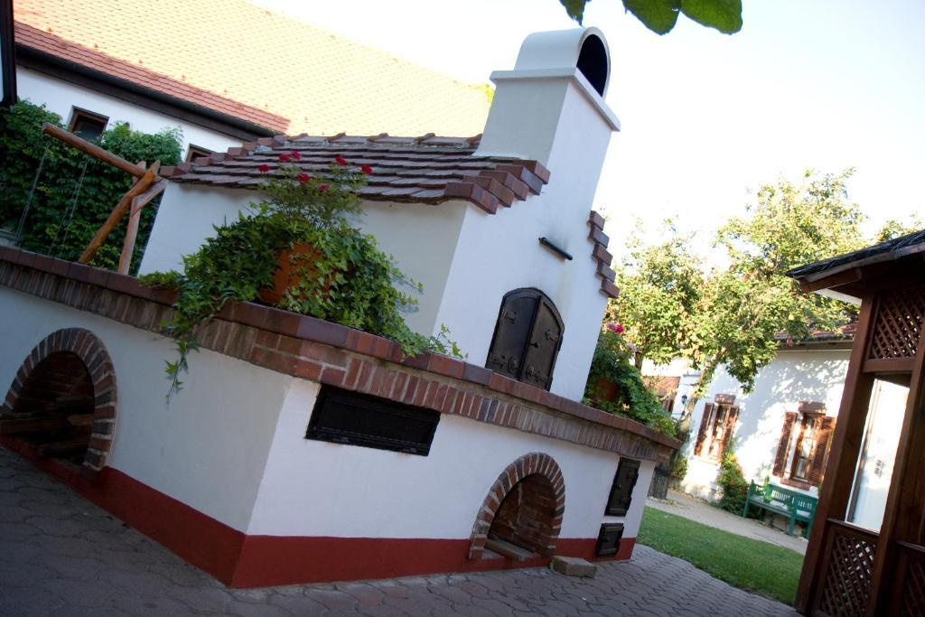 Fogado Az Oreg Preshez Hotel Mór Exterior foto