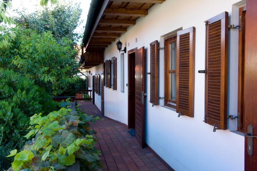 Fogado Az Oreg Preshez Hotel Mór Exterior foto
